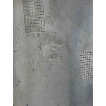 Pare-boue aile avant gauche