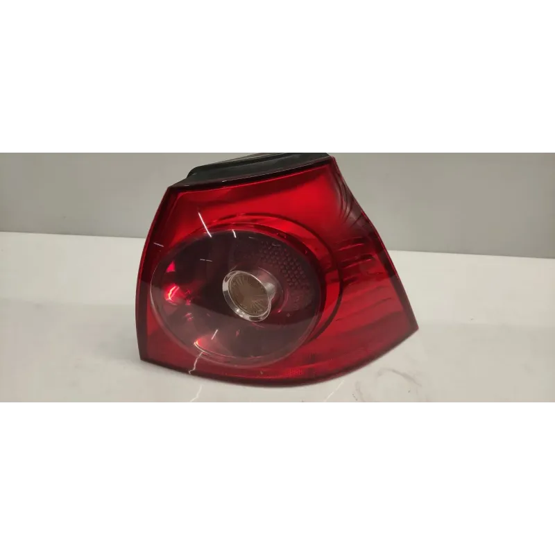 Feu arriere droit volkswagen golf 5 v