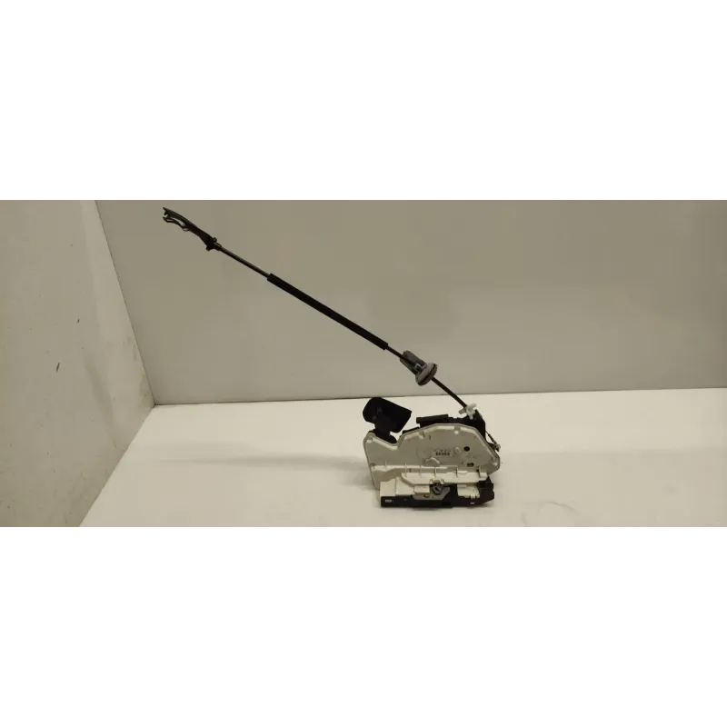 Serrure porte avant droit volkswagen golf 6