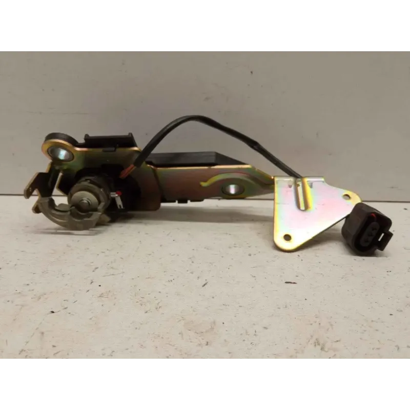 Serrure malle arriere