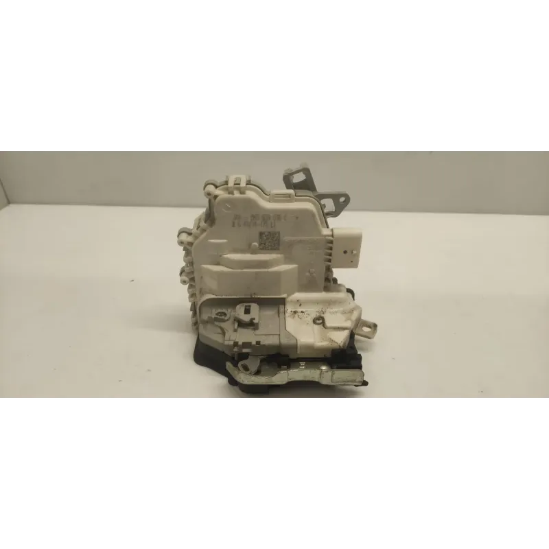 Serrure porte arriere droite audi a3 8v