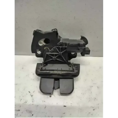 Serrure coffre arriere audi a3 8p