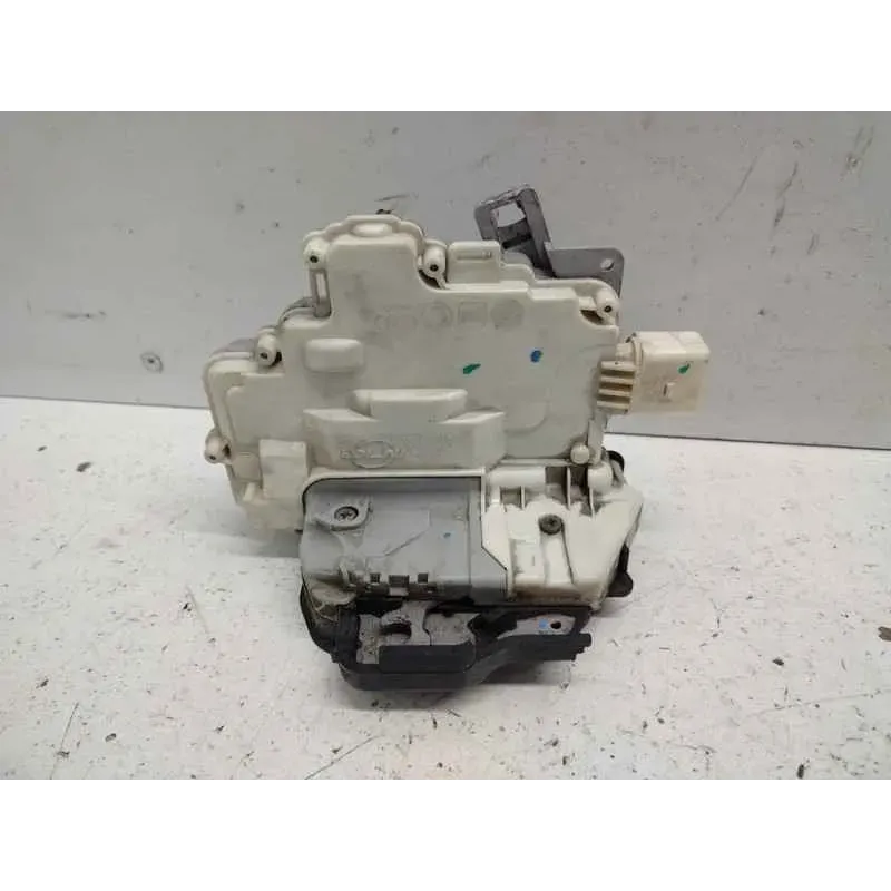 Serrure porte avant droit audi a3 8p