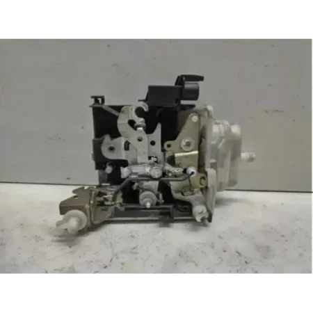 Serrure porte avant droit audi a3 8l