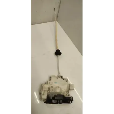 Serrure porte avant droit audi a3 8p