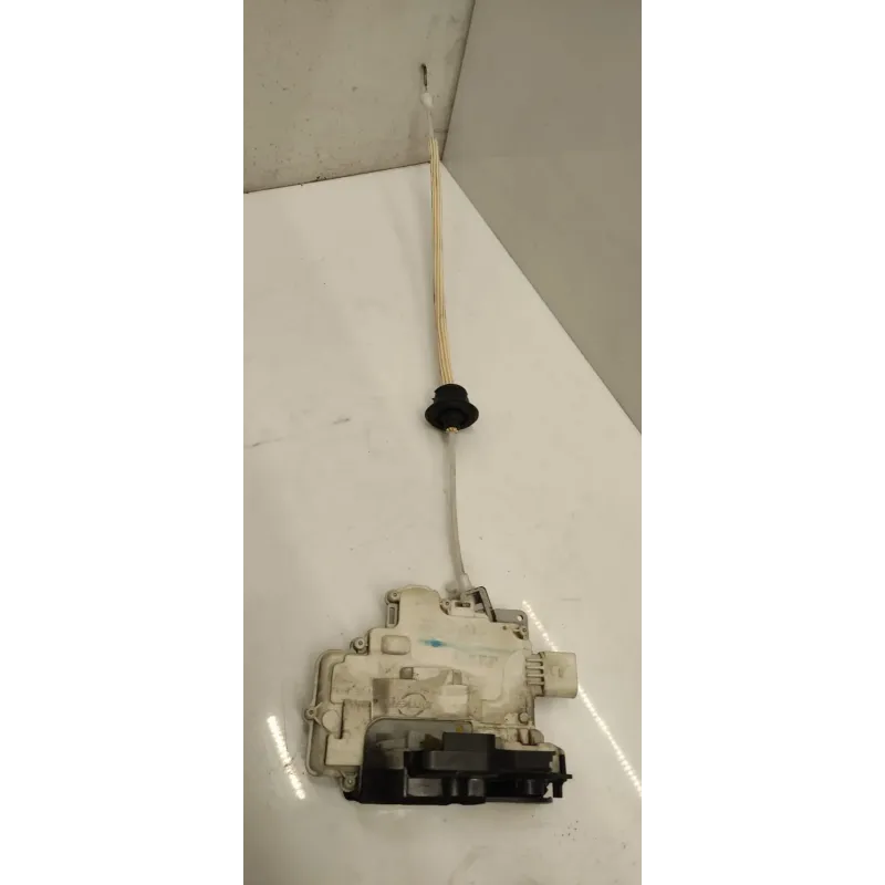 Serrure porte avant droit audi a3 8p