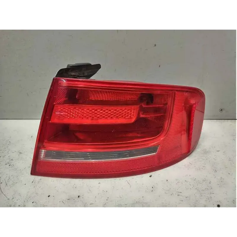 Feu arriere droit audi a4 8k
