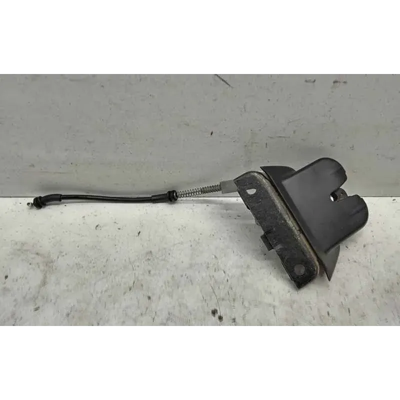 Serrure coffre arriere audi a4 8e b6/b7