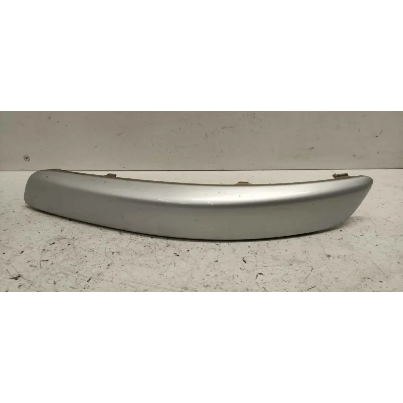 Enjoliveur droit pare-choc avant volkswagen golf 5