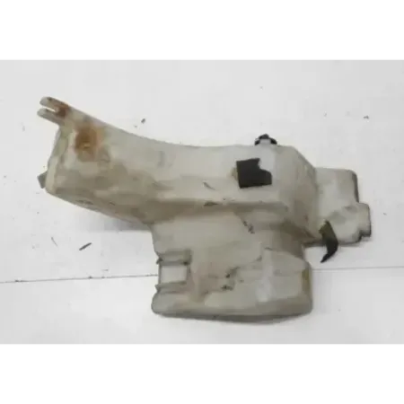 Reservoir lave-glace avant avec lave-phare