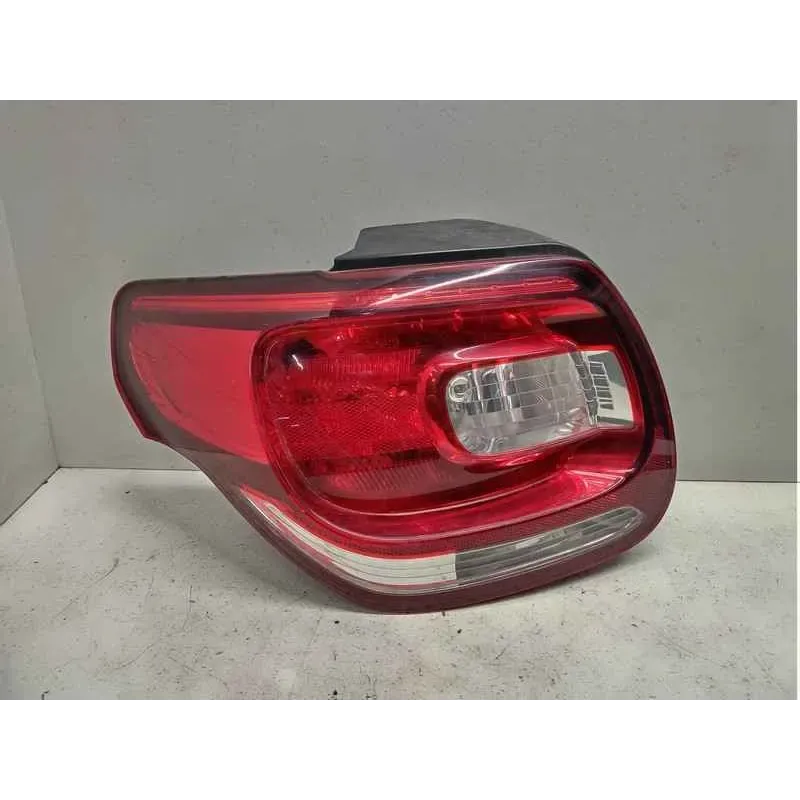 Feu arriere gauche citroen ds3