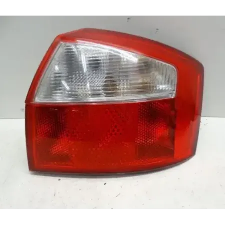 Feu arriere droit audi a4 8e b6/b7