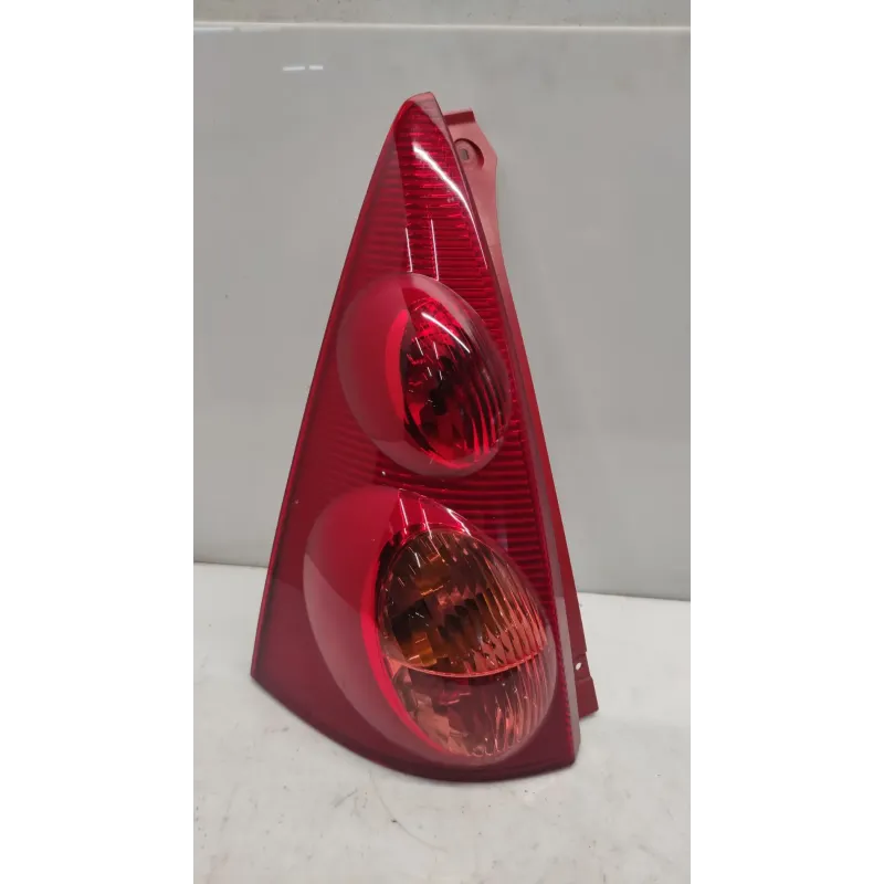 Feu arriere gauche peugeot 107