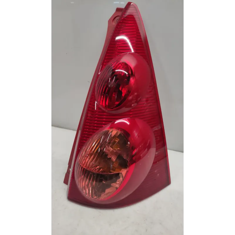 Feu arriere droit peugeot 107