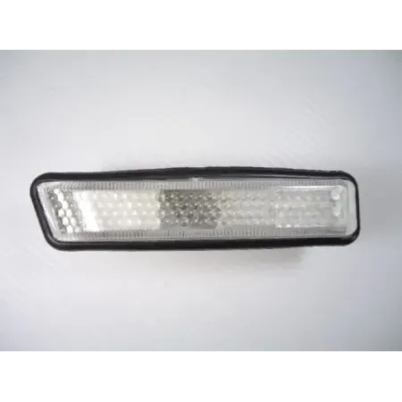 Repetiteur avant gauche